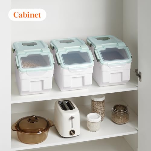 Dog Food Storage Container with Lid and Wheels V8562