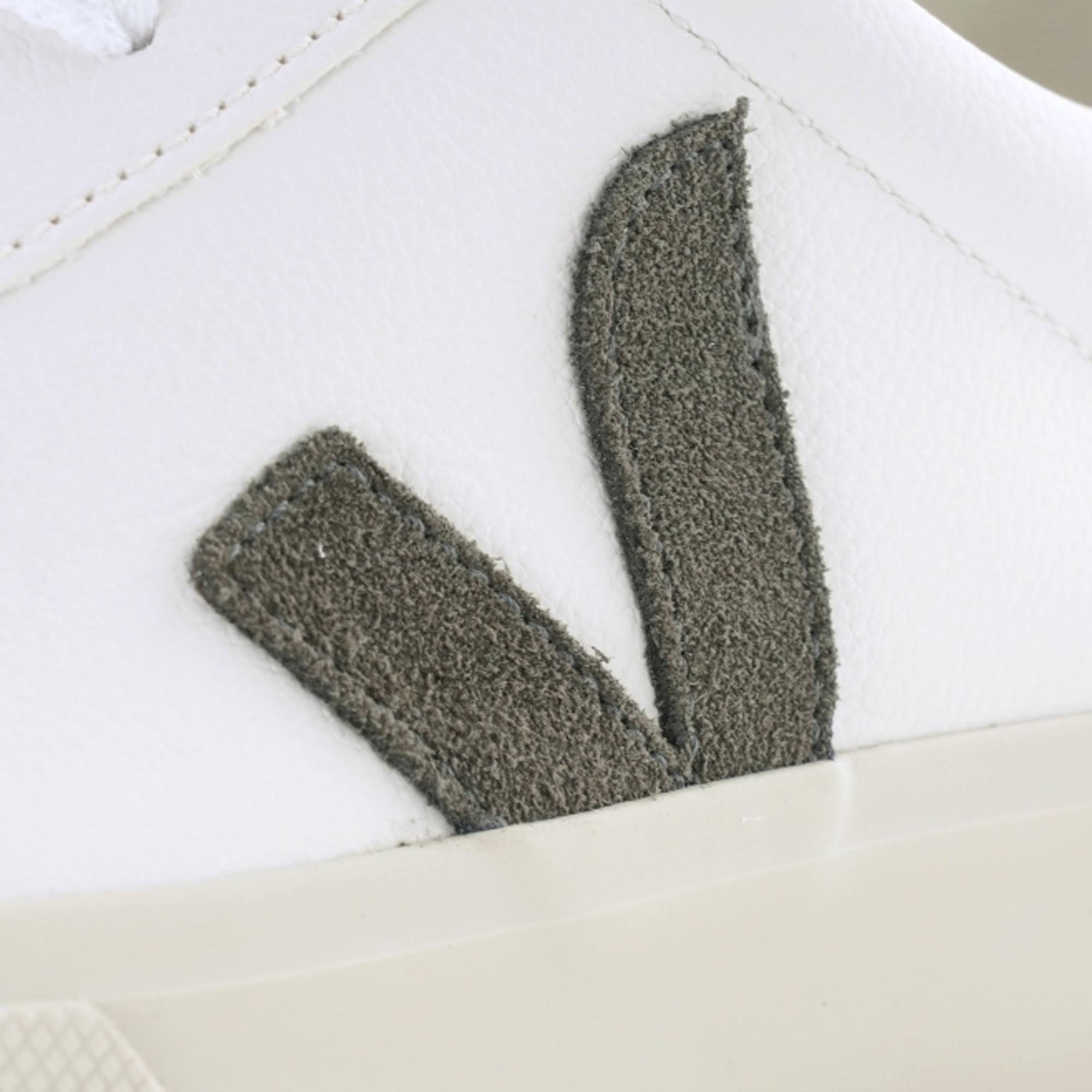 White Sneaker X743703
